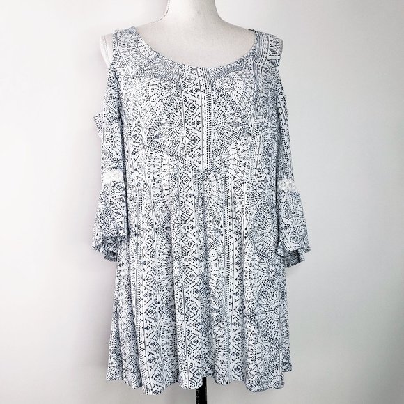 Torrid Gauze Cold Shoulder Top Women's Bell Quarter Sleeve Lace Accent Boho 1X - Picture 2 of 7